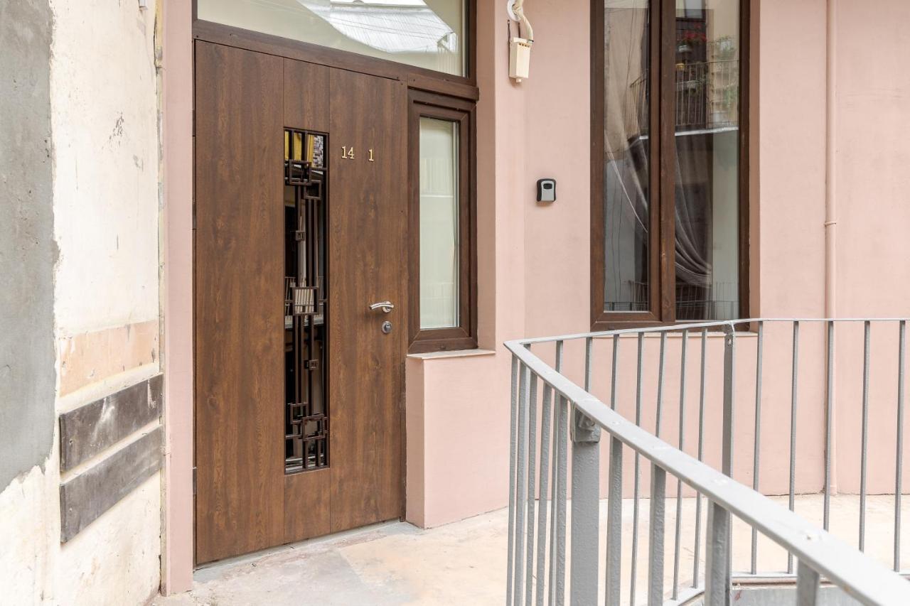 Luxury Flat In Downtown 2 Apartment Lviv Exterior photo